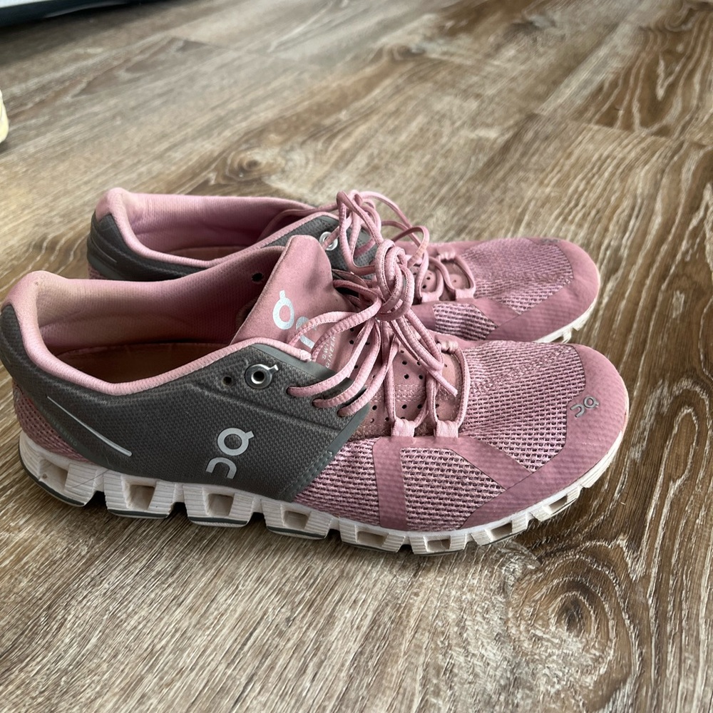 Pink on clouds size 7.5